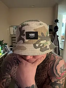 Snapshot of supertattsdave chatting on 03/05/26, 06:09 supertattsdave online show from 03/05/26, 06:09