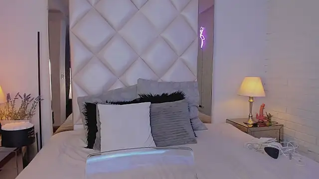 KimRoussee online show from 02/05/25, 03:02