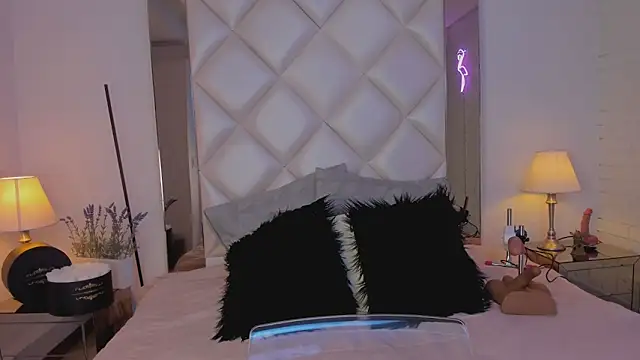 KimRoussee online show from 02/12/25, 03:40