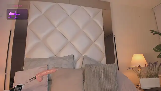 KimRoussee online show from 09/18/25, 04:25