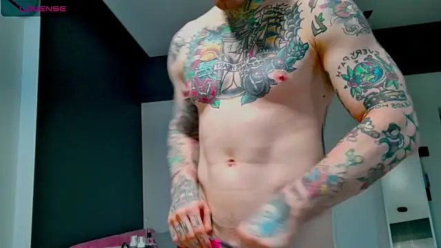 Snapshot of white_King9999 chatting on 10/12/25, 12:04 white King9999 online show from 10/12/25, 12:04