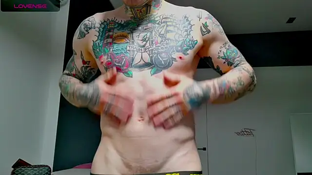 Snapshot of white_King9999 chatting on 10/20/25, 02:45 white King9999 online show from 10/20/25, 02:45