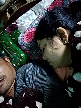 Snapshot of Lustyful_Couple chatting on 12/17/25, 11:44 Lustyful Couple online show from 12/17/25, 11:44