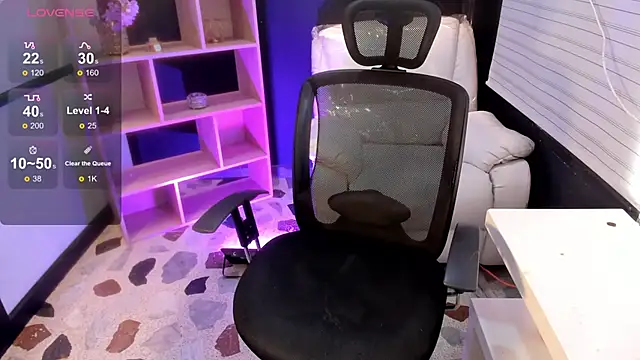 Snapshot of EmySilver chatting on 12/05/24, 02:00 EmySilver online show from 12/05/24, 02:00