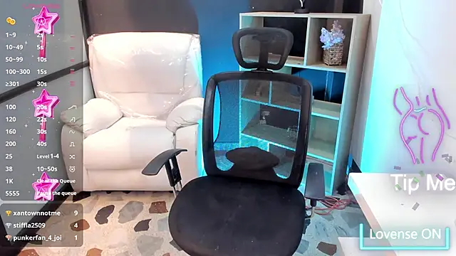 Snapshot of EmySilver chatting on 02/02/25, 04:11 EmySilver online show from 02/02/25, 04:11