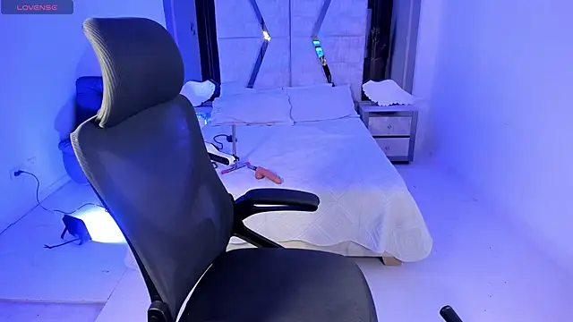 Snapshot of EmySilver chatting on 02/09/25, 09:28 EmySilver online show from 02/09/25, 09:28