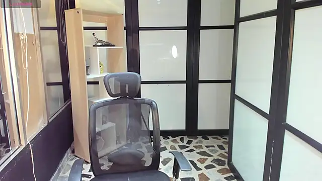 Snapshot of EmySilver chatting on 02/14/25, 03:47 EmySilver online show from 02/14/25, 03:47