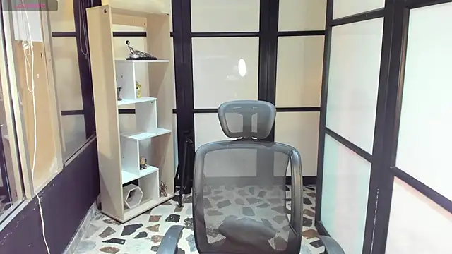 Snapshot of EmySilver chatting on 02/14/25, 09:53 EmySilver online show from 02/14/25, 09:53