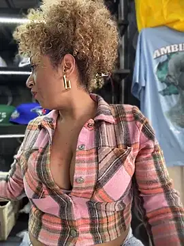 Katti Barrera online show from 06/22/26, 07:00
