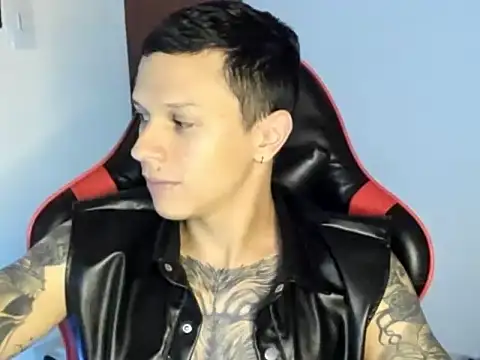 Snapshot of goodboy69l chatting on 06/18/26, 04:44 goodboy69l online show from 06/18/26, 04:44