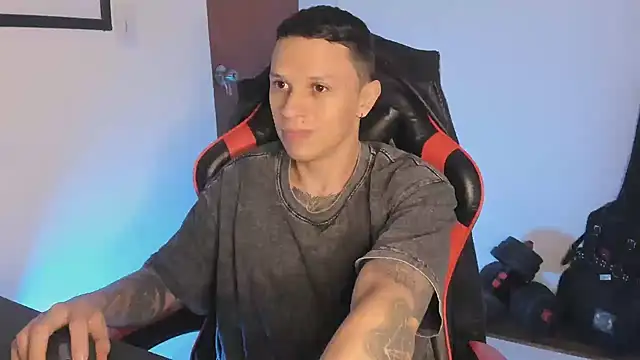 Snapshot of goodboy69l chatting on 07/18/26, 02:43 goodboy69l online show from 07/18/26, 02:43