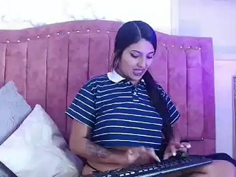 Snapshot of SarahStones chatting on 01/16/25, 05:42 SarahStones online show from 01/16/25, 05:42