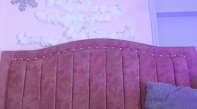 Snapshot of SarahStones chatting on 01/21/25, 05:05 SarahStones online show from 01/21/25, 05:05