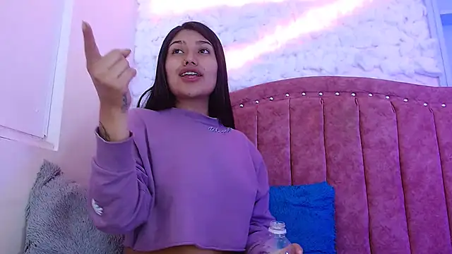 Snapshot of SarahStones chatting on 01/31/25, 02:48 SarahStones online show from 01/31/25, 02:48