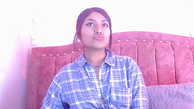 SarahStones online show from 02/11/25, 04:55