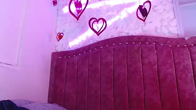 Snapshot of SarahStones chatting on 02/15/25, 08:00 SarahStones online show from 02/15/25, 08:00