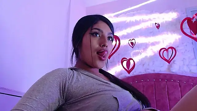 Snapshot of SarahStones chatting on 02/19/25, 03:06 SarahStones online show from 02/19/25, 03:06