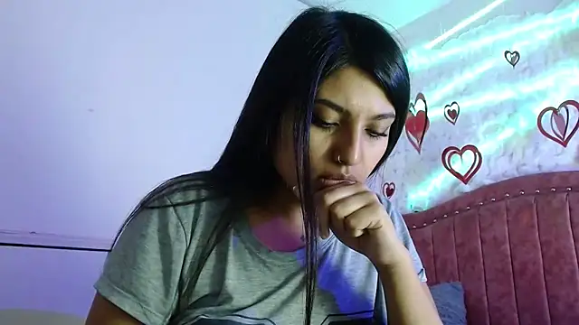 Snapshot of SarahStones chatting on 02/21/25, 03:01 SarahStones online show from 02/21/25, 03:01