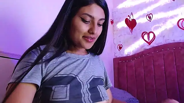 Snapshot of SarahStones chatting on 02/21/25, 02:27 SarahStones online show from 02/21/25, 02:27