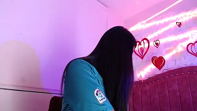 Snapshot of SarahStones chatting on 03/01/25, 03:43 SarahStones online show from 03/01/25, 03:43