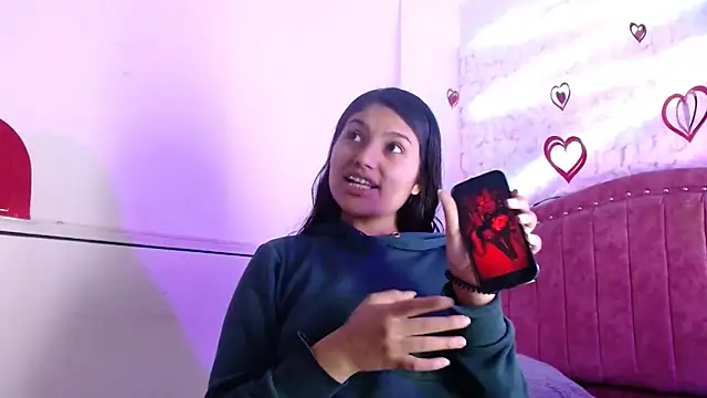 Snapshot of SarahStones chatting on 03/14/25, 04:21 SarahStones online show from 03/14/25, 04:21