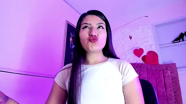 Snapshot of SarahStones chatting on 09/18/25, 03:52 SarahStones online show from 09/18/25, 03:52