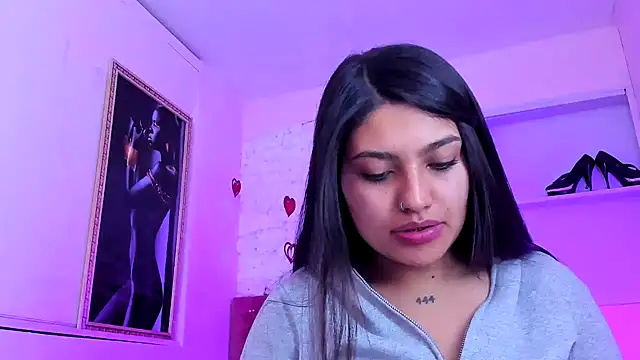 Snapshot of SarahStones chatting on 10/02/25, 09:05 SarahStones online show from 10/02/25, 09:05