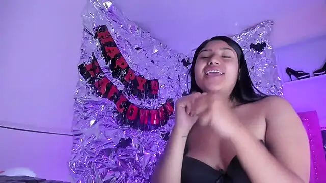 Snapshot of SarahStones chatting on 11/12/25, 11:10 SarahStones online show from 11/12/25, 11:10