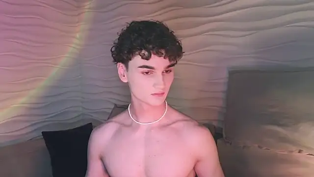 Snapshot of adam_21cm__ chatting on 12/19/24, 04:46 adam 21cm online show from 12/19/24, 04:46