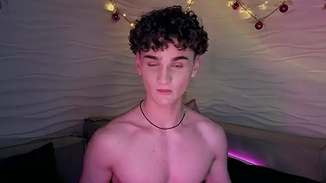 Snapshot of adam_21cm__ chatting on 01/09/25, 08:11 adam 21cm online show from 01/09/25, 08:11