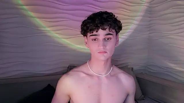 Snapshot of adam_21cm__ chatting on 02/04/25, 07:44 adam 21cm online show from 02/04/25, 07:44