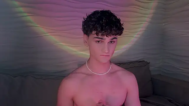 Snapshot of adam_21cm__ chatting on 02/16/25, 04:32 adam 21cm online show from 02/16/25, 04:32