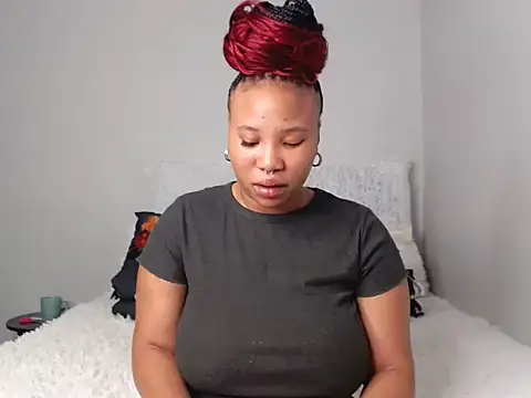 Snapshot of DrippinCaramelCutie chatting on 12/21/24, 09:36 DrippinCaramelCutie online show from 12/21/24, 09:36