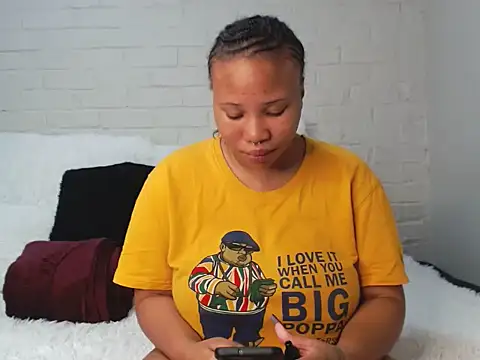 Snapshot of DrippinCaramelCutie chatting on 02/19/25, 09:03 DrippinCaramelCutie online show from 02/19/25, 09:03