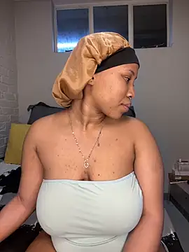 Snapshot of DrippinCaramelCutie chatting on 11/20/25, 09:36 DrippinCaramelCutie online show from 11/20/25, 09:36