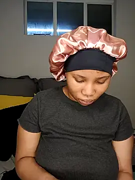 Snapshot of DrippinCaramelCutie chatting on 11/26/25, 01:28 DrippinCaramelCutie online show from 11/26/25, 01:28