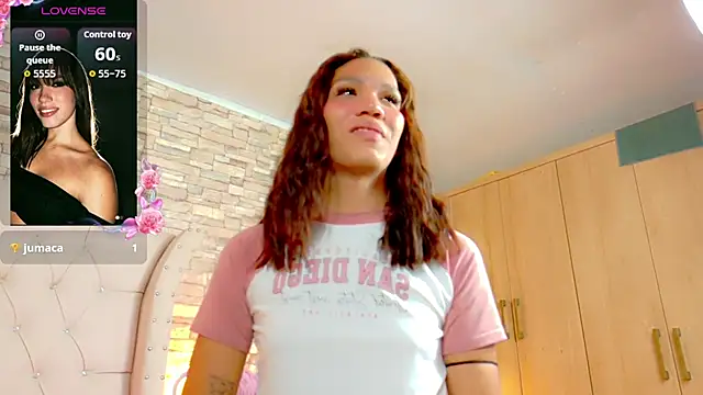 Snapshot of Sara-Smith- chatting on 06/25/26, 11:26 Sara-Smith- online show from 06/25/26, 11:26