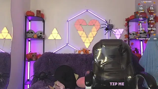 Snapshot of littlevixen18 chatting on 10/08/25, 02:14 littlevixen18 online show from 10/08/25, 02:14