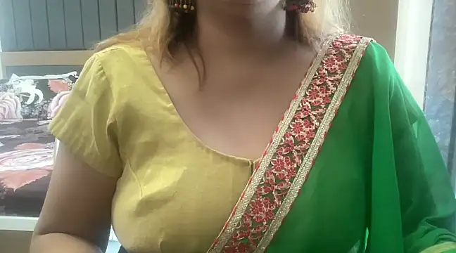 Snapshot of sassypooja chatting on 02/11/25, 06:40 sassypooja online show from 02/11/25, 06:40