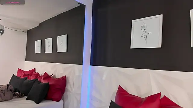 Snapshot of scarlet_castro chatting on 10/03/25, 04:48 scarlet castro online show from 10/03/25, 04:48