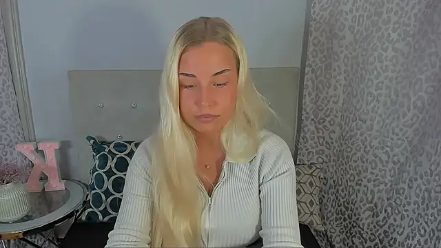 Snapshot of KristyHoney chatting on 07/20/26, 10:39 KristyHoney online show from 07/20/26, 10:39
