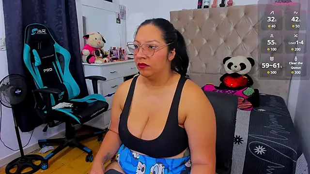 lulu ferrer online show from 11/26/25, 01:23