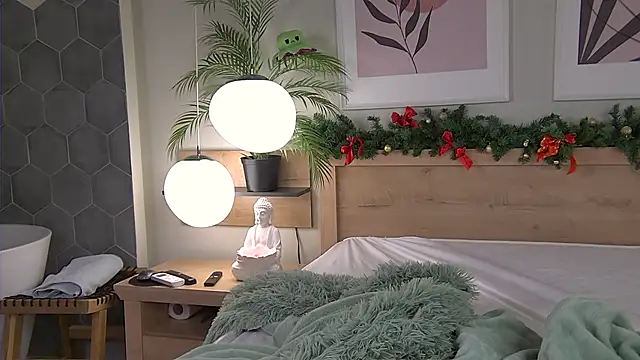 AshleyDouglas online show from 12/20/24, 04:20