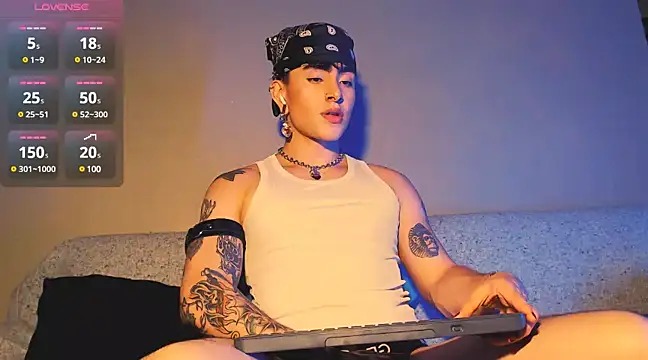 Snapshot of Mathew_stardust chatting on 03/19/25, 04:47 Mathew stardust online show from 03/19/25, 04:47