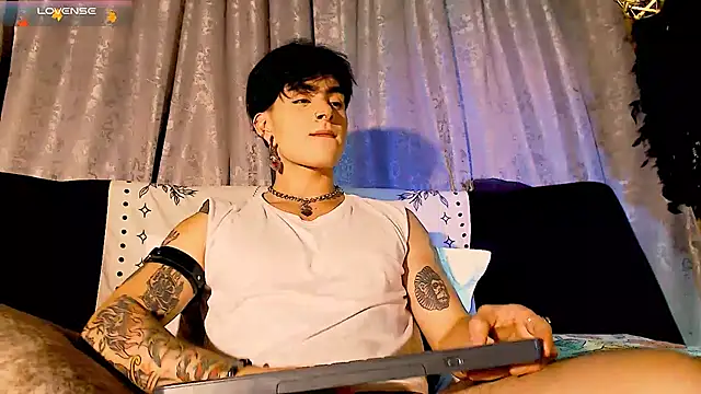 Snapshot of Mathew_stardust chatting on 10/10/25, 12:20 Mathew stardust online show from 10/10/25, 12:20