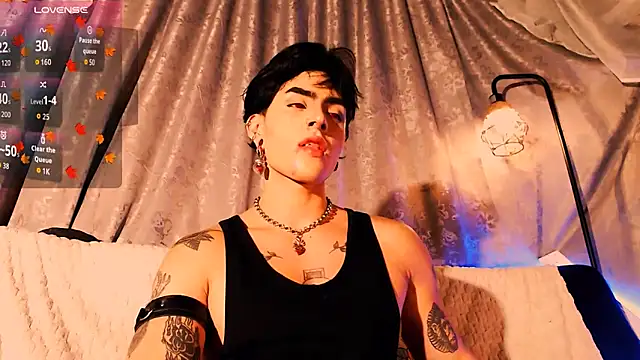 Snapshot of Mathew_stardust chatting on 10/24/25, 01:24 Mathew stardust online show from 10/24/25, 01:24