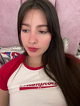 Snapshot of annaharper- chatting on 12/20/24, 07:22 annaharper- online show from 12/20/24, 07:22