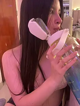 annaharper- online show from 12/05/25, 03:59