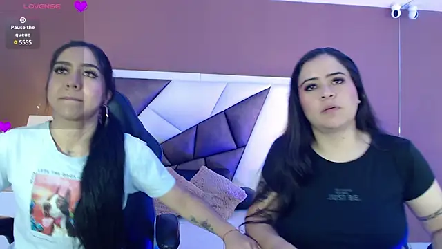 Snapshot of KarolandMichel chatting on 01/15/25, 11:43 KarolandMichel online show from 01/15/25, 11:43