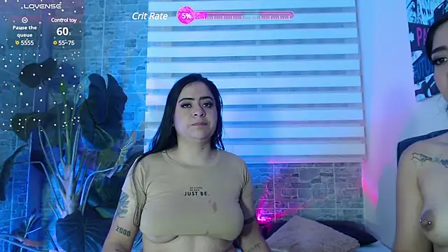 Snapshot of KarolandMichel chatting on 03/15/25, 12:02 KarolandMichel online show from 03/15/25, 12:02